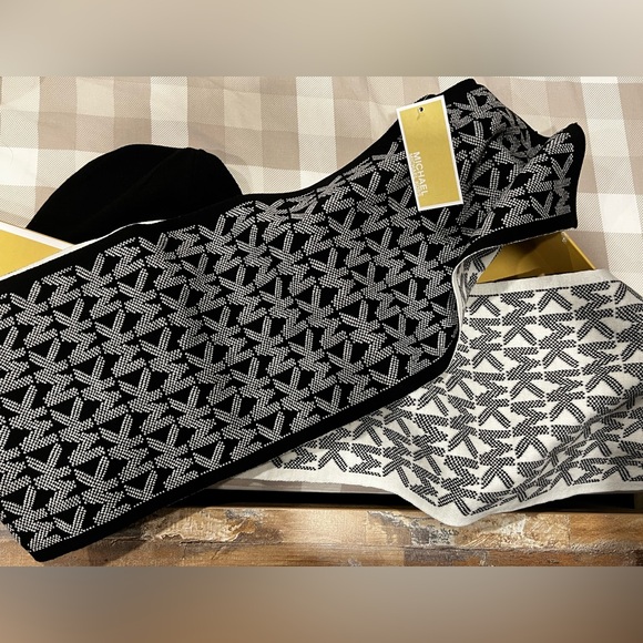 NWT Michael Kors Black & White Beanie and Scarf Pair with Logo Pattern - Picture 3 of 4